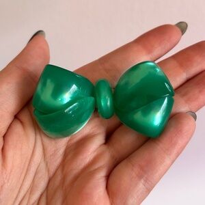 Vintage 1950s Emerald Green Lucite Bow Brooch Thermoset Mid-Century Plastic Pin